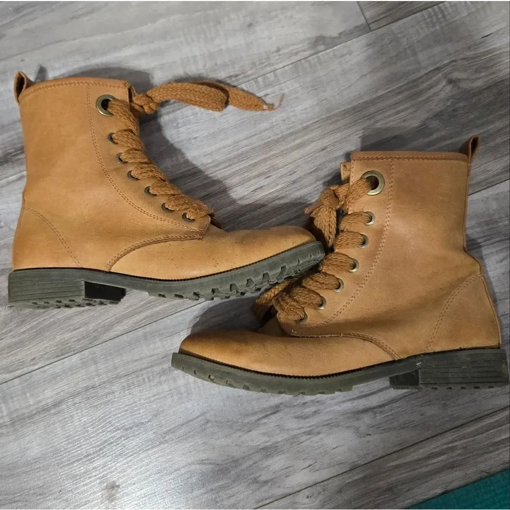 Girl's Cat and Jack zip up boots sz 3